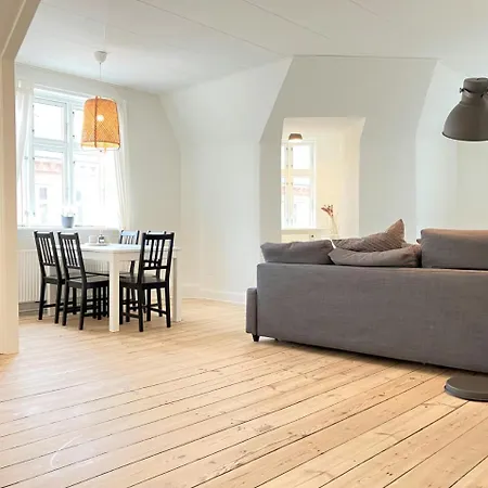 Spacious For 6 Apartment *